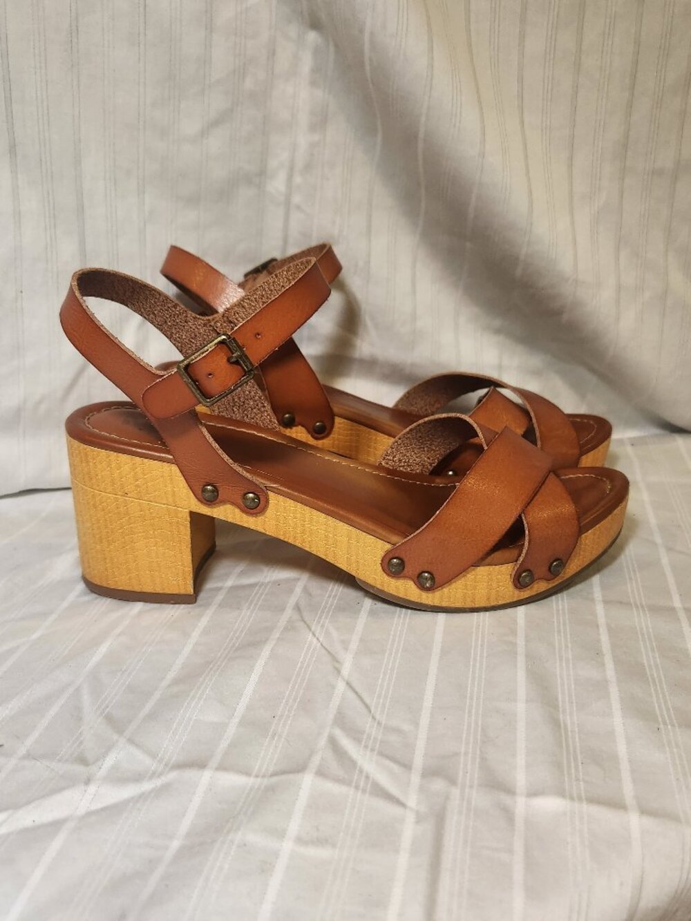 MIA Heritage Elsa Brown Leather Strappy Studded Wooden Platform Sandal Size 8.5M